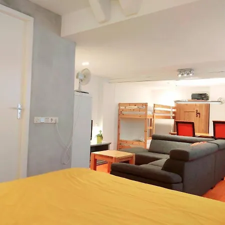 Captivating 2-Bed Apartment In Hilversum Apartman